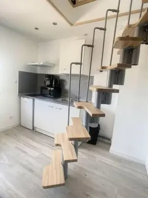 Cuisine ou kitchenette dans l'établissement Atypique T1 Duplex - WIFI .Parking .Proche .Gare