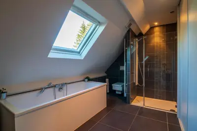 Salle de bains dans l'établissement Villa avec vue panoramique