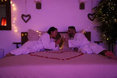 Clients de l'établissement Love room Unique - Sauna / Jacuzzi