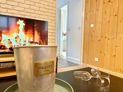 Télévision ou salle de divertissement dans l'établissement Arthys - Un extérieur au centre-ville