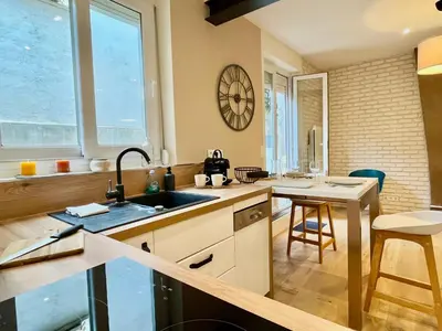Cuisine ou kitchenette dans l'établissement Arthys - Un extérieur au centre-ville