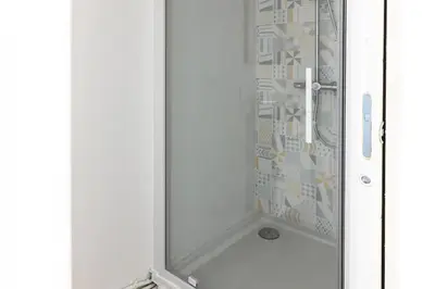 Salle de bains dans l'établissement Superbe studio 'Chardonnay' avec vue sur la vallée