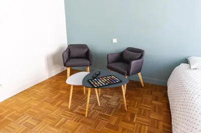 Coin salon dans l'établissement Joli T2 rénové 'Pinot Noir' plein centre village
