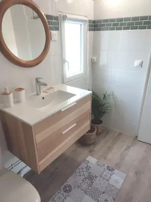 Salle de bains dans l'établissement La Marisa, studio cosy 10min Disney.