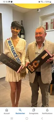 Clients de l'établissement LES LOGES DU THEATRE Emplacement EXCEPTIONNEL et CHIC 160m2 MAISON PRIVÉ 14 personnes MAX tout équipé a 200m de l'AVENUE DE CHAMPAGNE et toutes commodités DEGUSTATION CHAMPAGNE OFFERTE jacuzzi sauna jeux velos