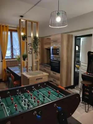 Plan de l'établissement LES LOGES DU THEATRE Emplacement EXCEPTIONNEL et CHIC 160m2 MAISON PRIVÉ 14 personnes MAX tout équipé a 200m de l'AVENUE DE CHAMPAGNE et toutes commodités DEGUSTATION CHAMPAGNE OFFERTE jacuzzi sauna jeux velos