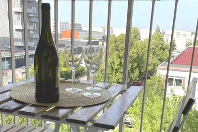 Balcon ou terrasse dans l'établissement L' escapade Rémoise - Beau 4 pièces refait à neuf