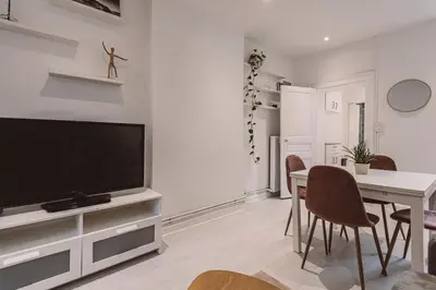 Télévision ou salle de divertissement dans l'établissement 2 chambres, proche hyper centre