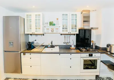 Cuisine ou kitchenette dans l'établissement Nid douillet La Cour du Dauphin, Vue cathédrale imprenable