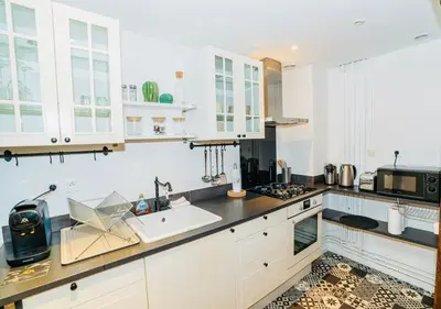 Cuisine ou kitchenette dans l'établissement Nid douillet La Cour du Dauphin, Vue cathédrale imprenable
