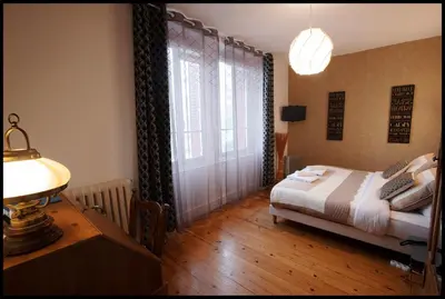 Un ou plusieurs lits dans un hébergement de l'établissement LOGIS HOTEL BELLEVUE RESTAURANT LA POMME d'OR