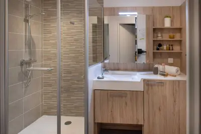 Salle de bains dans l'établissement Domitys Le Domaine d'Agate