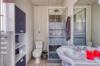 Salle de bains dans l'établissement Logements ouvriers à la campagne