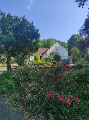Jardin de l'établissement Aux Charmes de la Vallée