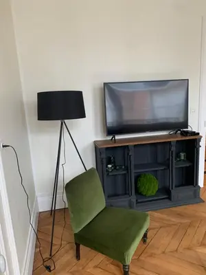 Télévision ou salle de divertissement dans l'établissement L Oôte appart