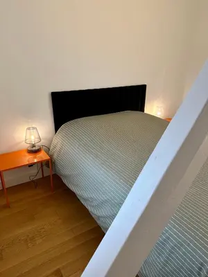 Un ou plusieurs lits dans un hébergement de l'établissement Bel Appartement avec parking au coeur de Reims