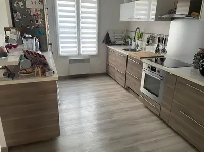 Cuisine ou kitchenette dans l'établissement centre Pierrefonds superbe appartement + parking