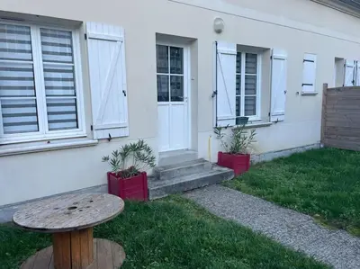 Jardin de l'établissement centre Pierrefonds superbe appartement + parking