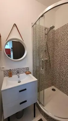 Salle de bains dans l'établissement L'Ancienne Vannerie, Disney,Parrot