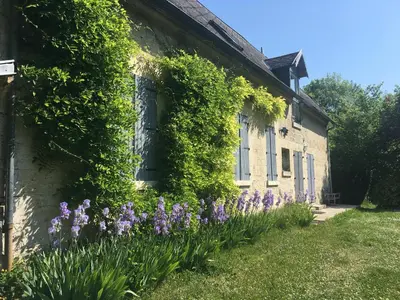 Jardin de l'établissement Maison cosy dans village historique