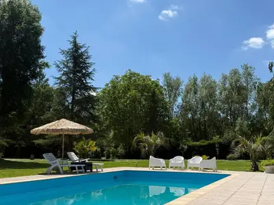 Piscine de l'établissement Chalet romantique Terrasse privée Île aux Palmiers ou située à proximité