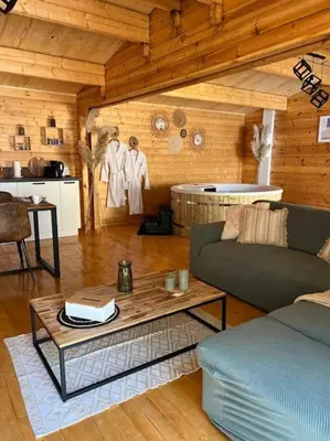 Plan de l'établissement L'Enseigne -Location de 2 chalets privatifs avec Spa