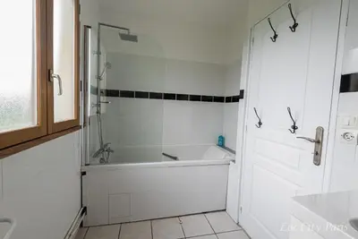 Salle de bains dans l'établissement Maison de Charme - Parc Asterix - proche Mer de Sable - Villepinte - Aéroport CDG