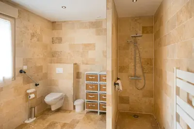 Salle de bains dans l'établissement Le Champaillé