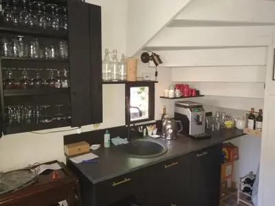Cuisine ou kitchenette dans l'établissement BenB La Fosse Bleue