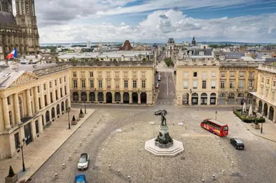 Vue générale sur Reims ou vue de la ville depuis l'appartement