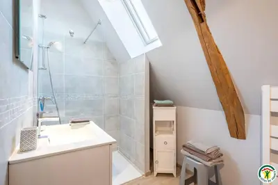 Salle de bains dans l'établissement Gîte de Maya Jonquières 60680