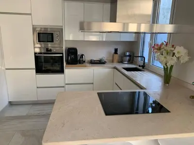 Cuisine ou kitchenette dans l'établissement Maison d architecte avec spa