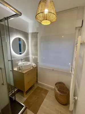 Salle de bains dans l'établissement Appartement proche Disneyland