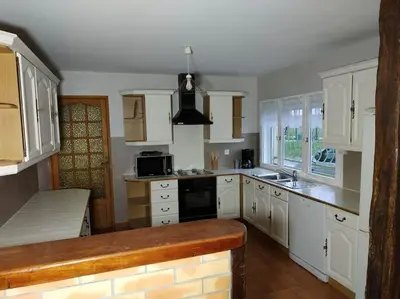 Cuisine ou kitchenette dans l'établissement Maison indépendante avec 3 chambres