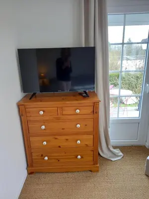 Télévision ou salle de divertissement dans l'établissement Au bord du Vilpion