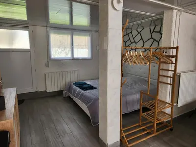 Un ou plusieurs lits dans un hébergement de l'établissement Studio, pas de collocation possible