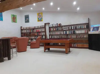 Bibliothèque dans l'appartement