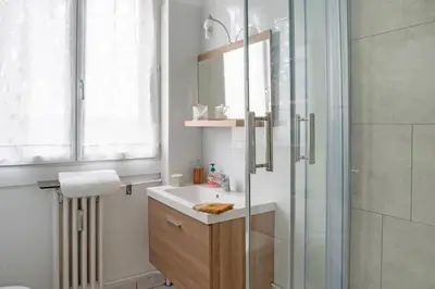 Salle de bains dans l'établissement T1 cocooning à l’Hôtel de Ville