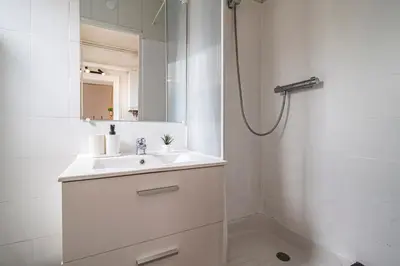 Salle de bains dans l'établissement Le Zola - charmant 2 chambres - centre gare