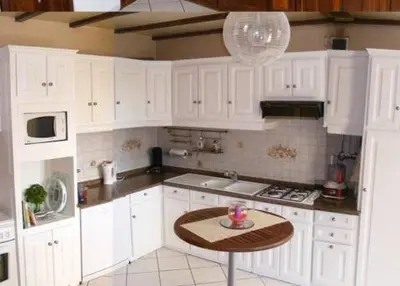 Cuisine ou kitchenette dans l'établissement Au Moulin de la Tour
