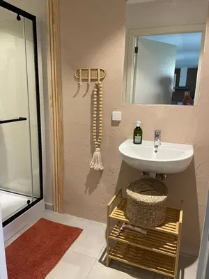 Salle de bains dans l'établissement Le Studio D’Achille