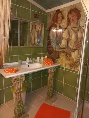 Salle de bains dans l'établissement Location meublé de tourisme La Rose des Fables