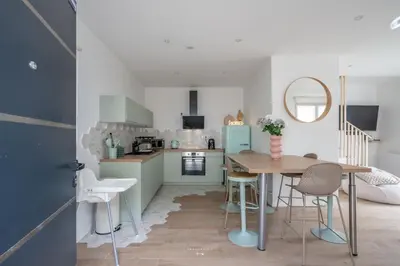 Cuisine ou kitchenette dans l'établissement *Disneyland-Paris à 15 min* 7pers, Wifi, Netflix