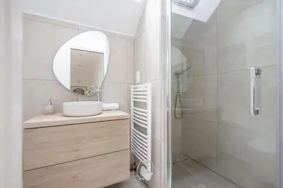 Salle de bains dans l'établissement *Disneyland-Paris à 15 min* 7pers, Wifi, Netflix