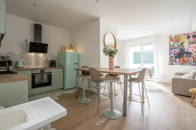 Cuisine ou kitchenette dans l'établissement *Disneyland-Paris à 15 min* 7pers, Wifi, Netflix