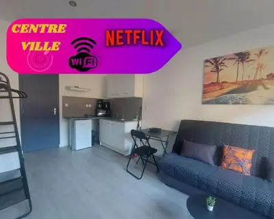 Coin salon dans l'établissement SUPER Studio Tout équipé WIFI 2PERS