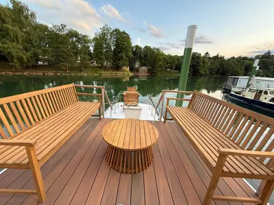 Vue sur la rivière ou le fleuve situé(e) à proximité de le bateau