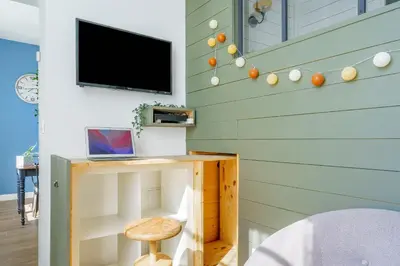 Télévision ou salle de divertissement dans l'établissement Le Petit Cocon au calme avec place de parking - Your Sweet Loc