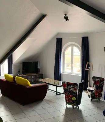 Télévision ou salle de divertissement dans l'établissement L’INSOLITE