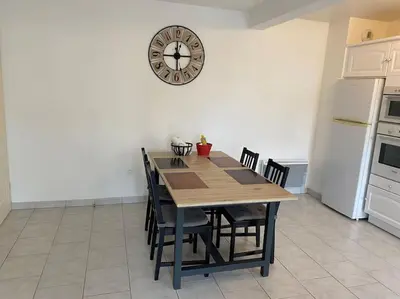 Cuisine ou kitchenette dans l'établissement Appartement Avenue de Champagne
